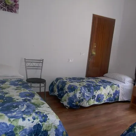 Star - Locazione Turistica Vendégház 2*